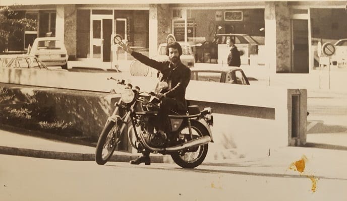 El Arbi Bouqdib auf seinem Motorrad (unbekannt)